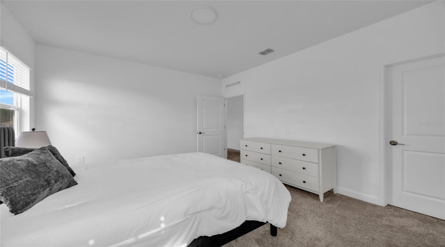 DAVENPORT, Florida 33837, 5 Bedrooms Bedrooms, ,3 BathroomsBathrooms,Residential,For Sale,HILLINGDAM,0,MFRS5149945