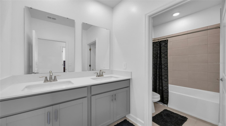 DAVENPORT, Florida 33837, 5 Bedrooms Bedrooms, ,3 BathroomsBathrooms,Residential,For Sale,HILLINGDAM,0,MFRS5149945