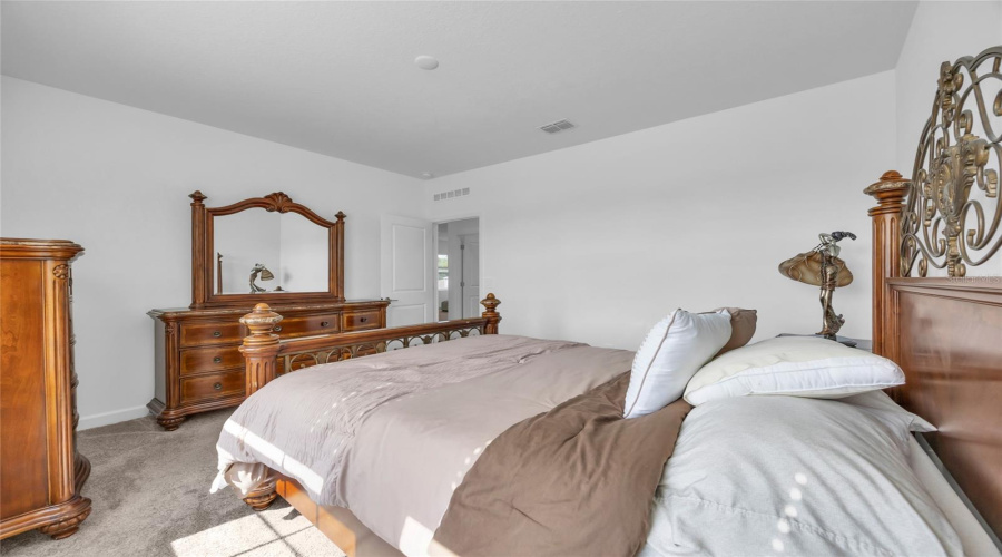 DAVENPORT, Florida 33837, 5 Bedrooms Bedrooms, ,3 BathroomsBathrooms,Residential,For Sale,HILLINGDAM,0,MFRS5149945