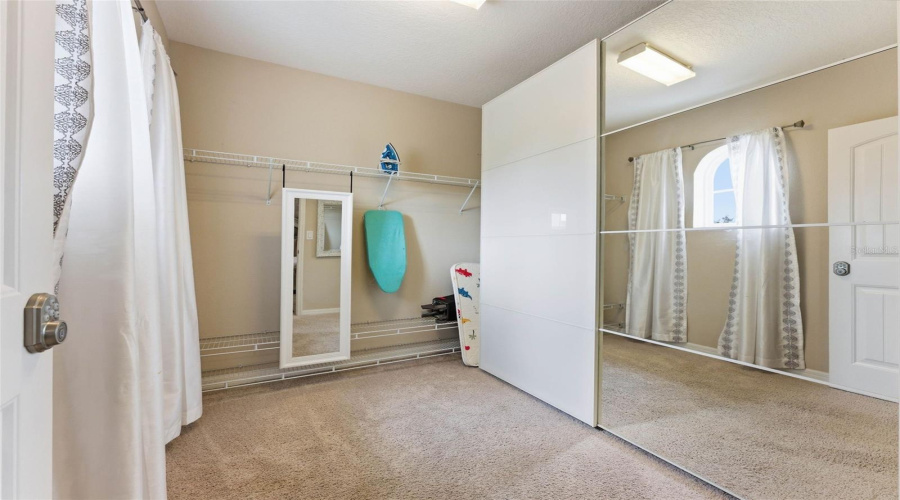Primary bedroom - 2nd floor - closet