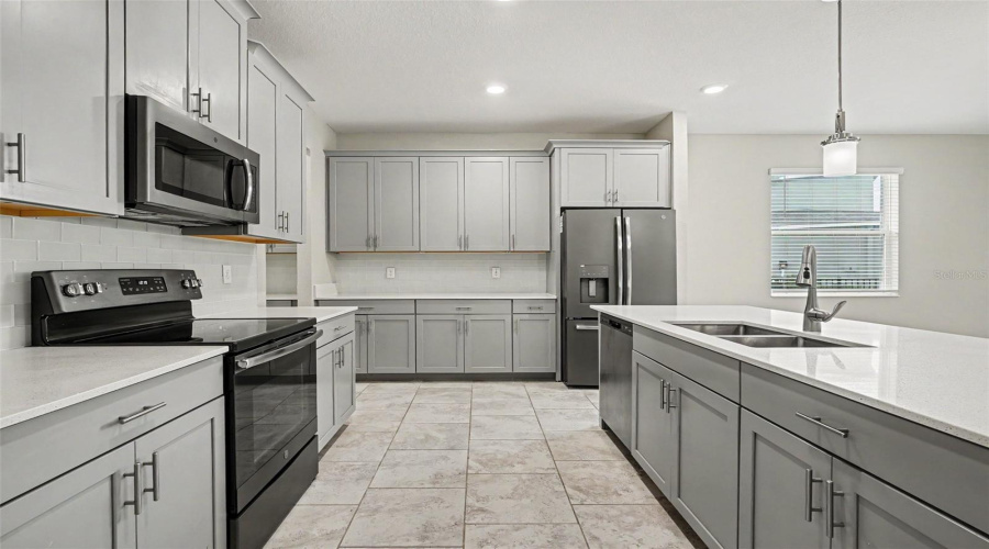 DAVENPORT, Florida 33837, 4 Bedrooms Bedrooms, ,2 BathroomsBathrooms,Residential,For Sale,BRUNSWICK,0,MFRO6411844