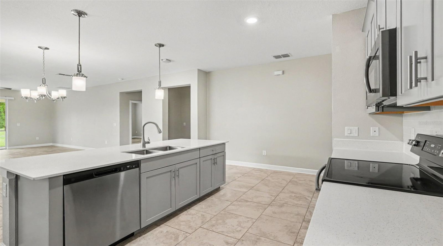 DAVENPORT, Florida 33837, 4 Bedrooms Bedrooms, ,2 BathroomsBathrooms,Residential,For Sale,BRUNSWICK,0,MFRO6411844