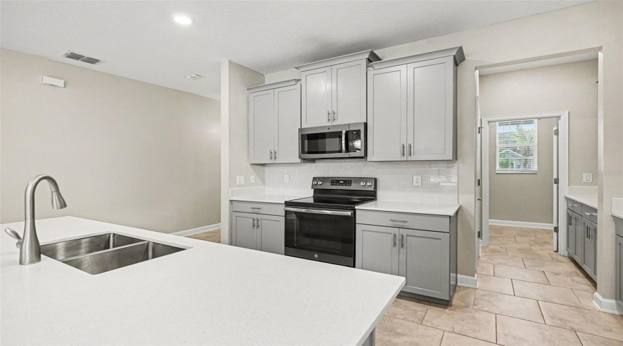 DAVENPORT, Florida 33837, 4 Bedrooms Bedrooms, ,2 BathroomsBathrooms,Residential,For Sale,BRUNSWICK,0,MFRO6411844