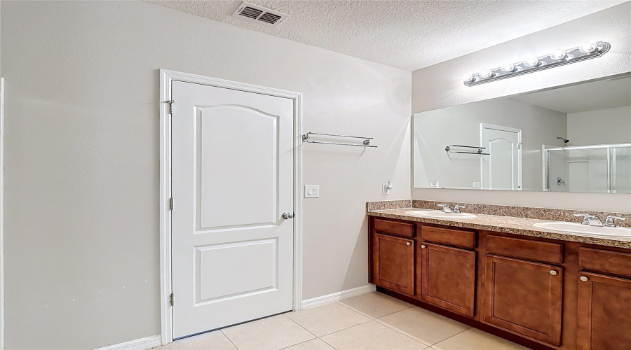 DAVENPORT, Florida 33837, 3 Bedrooms Bedrooms, ,2 BathroomsBathrooms,Residential,For Sale,NOVA,0,MFRC7526823