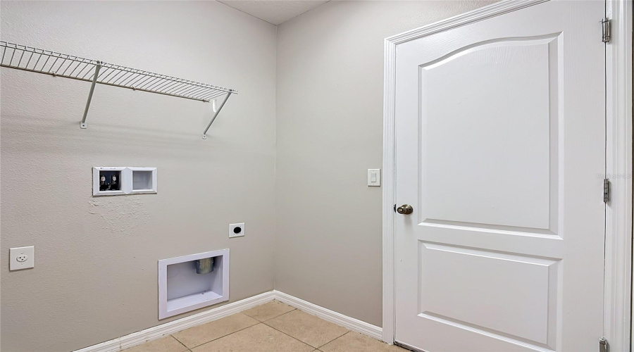 DAVENPORT, Florida 33837, 3 Bedrooms Bedrooms, ,2 BathroomsBathrooms,Residential,For Sale,NOVA,0,MFRC7526823