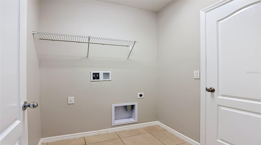 DAVENPORT, Florida 33837, 3 Bedrooms Bedrooms, ,2 BathroomsBathrooms,Residential,For Sale,NOVA,0,MFRC7526823