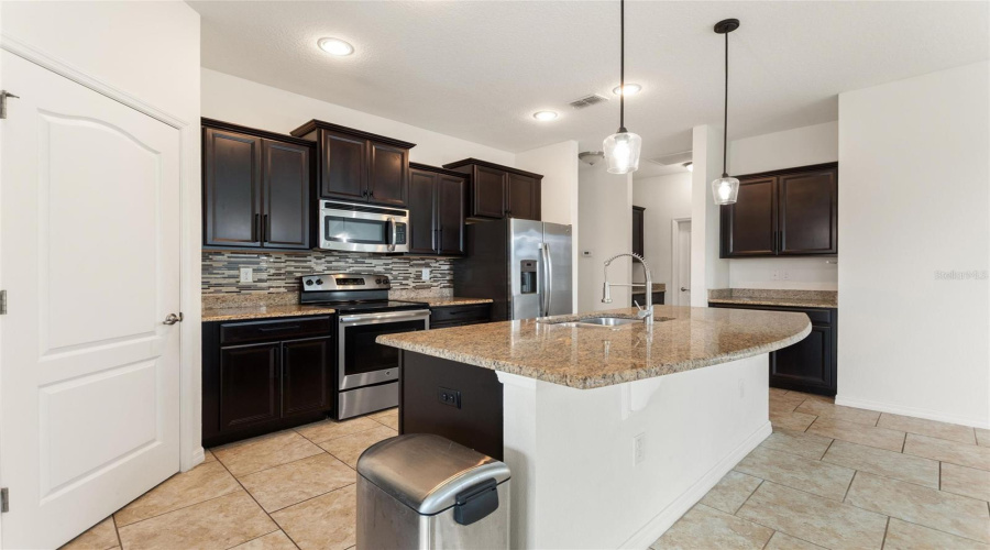 KISSIMMEE, Florida 34746, 3 Bedrooms Bedrooms, ,2 BathroomsBathrooms,Residential,For Sale,TOP WATER,0,MFRO6412467
