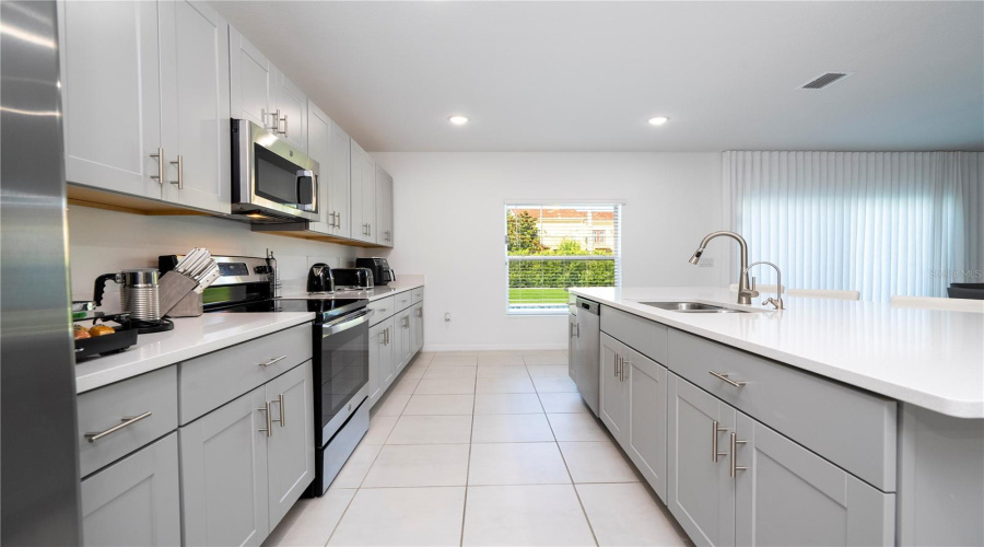 DAVENPORT, Florida 33897, 5 Bedrooms Bedrooms, ,3 BathroomsBathrooms,Residential,For Sale,TUSCANY,0,MFRO6412053