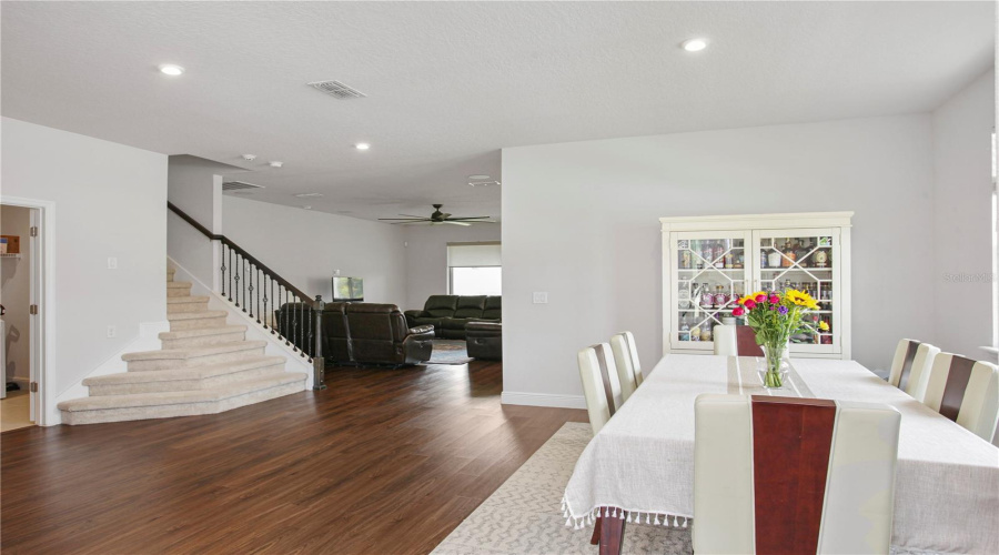 Foyer/Formal Dining area