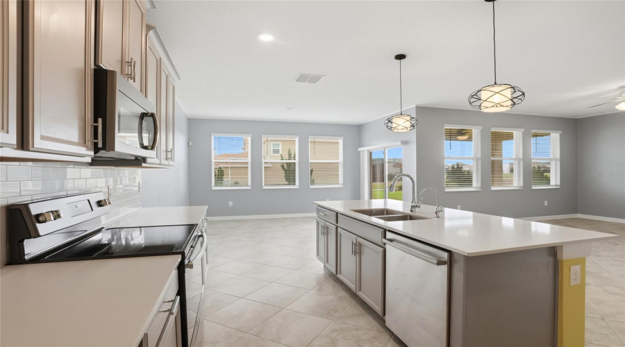 DAVENPORT, Florida 33896, 4 Bedrooms Bedrooms, ,2 BathroomsBathrooms,Residential,For Sale,PACIFIC DUNES,0,MFRO6412801