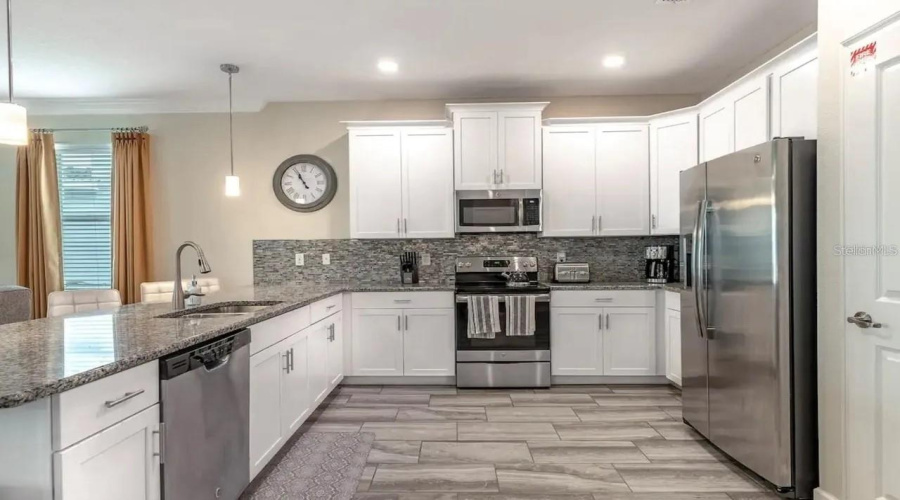 DAVENPORT, Florida 33896, 9 Bedrooms Bedrooms, ,5 BathroomsBathrooms,Residential,For Sale,MULLIGAN,0,MFRS5135037