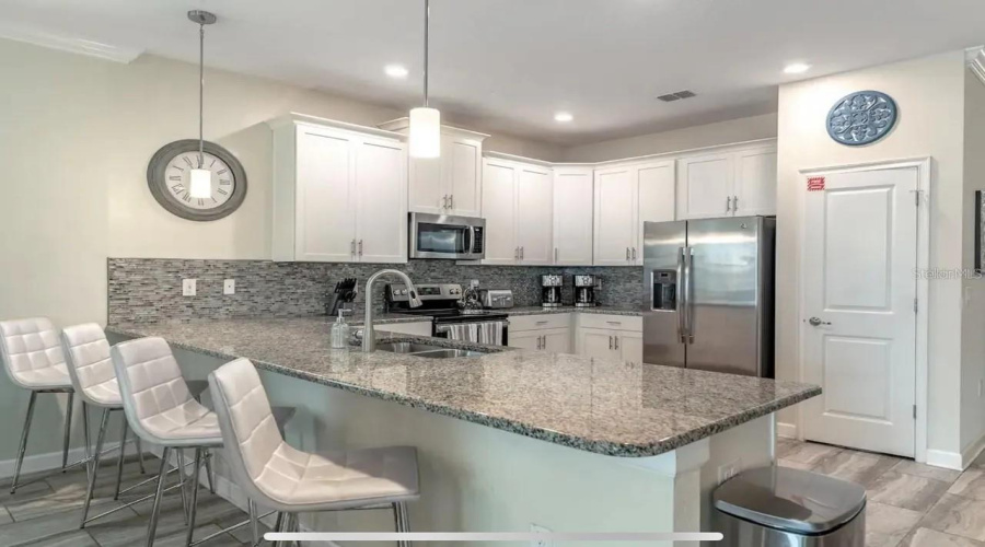 DAVENPORT, Florida 33896, 9 Bedrooms Bedrooms, ,5 BathroomsBathrooms,Residential,For Sale,MULLIGAN,0,MFRS5135037