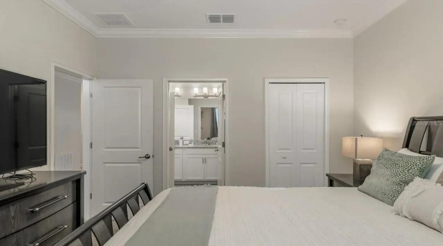 DAVENPORT, Florida 33896, 9 Bedrooms Bedrooms, ,5 BathroomsBathrooms,Residential,For Sale,MULLIGAN,0,MFRS5135037