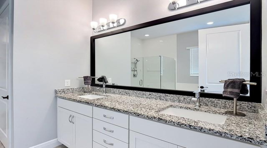 DAVENPORT, Florida 33897, 4 Bedrooms Bedrooms, ,3 BathroomsBathrooms,Residential,For Sale,ZABALLINA,0,MFRS5150780