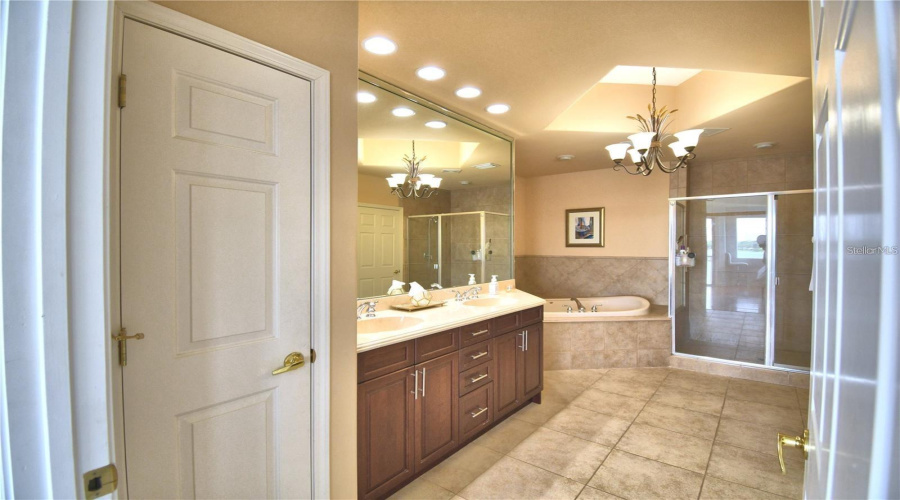 ORLANDO, Florida 32836, 2 Bedrooms Bedrooms, ,2 BathroomsBathrooms,Residential,For Sale,THE ESPLANADE,0,MFRO6410636