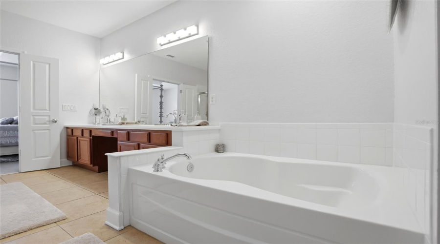 DAVENPORT, Florida 33896, 3 Bedrooms Bedrooms, ,2 BathroomsBathrooms,Residential,For Sale,MILLEDGE,0,MFRS5151037