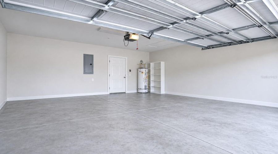 Garage with items removed (staged)