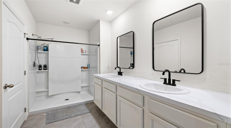 DAVENPORT, Florida 33837, 3 Bedrooms Bedrooms, ,2 BathroomsBathrooms,Residential,For Sale,ROSYDALE,0,MFRO6410401