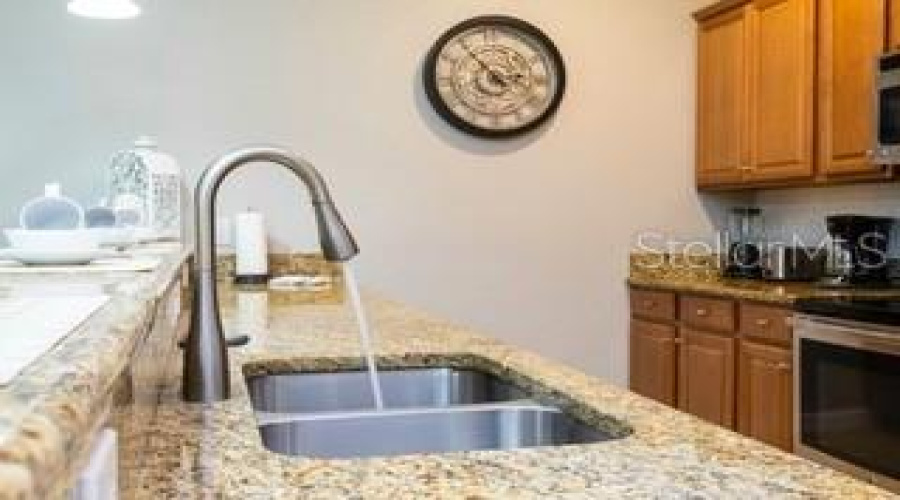 KISSIMMEE, Florida 34747, 4 Bedrooms Bedrooms, ,3 BathroomsBathrooms,Residential,For Sale,BANANA PALM,0,MFRG5112991
