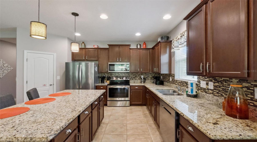 DAVENPORT, Florida 33837, 4 Bedrooms Bedrooms, ,2 BathroomsBathrooms,Residential,For Sale,BRIDGEFORD CROSSING,0,MFRO6412875