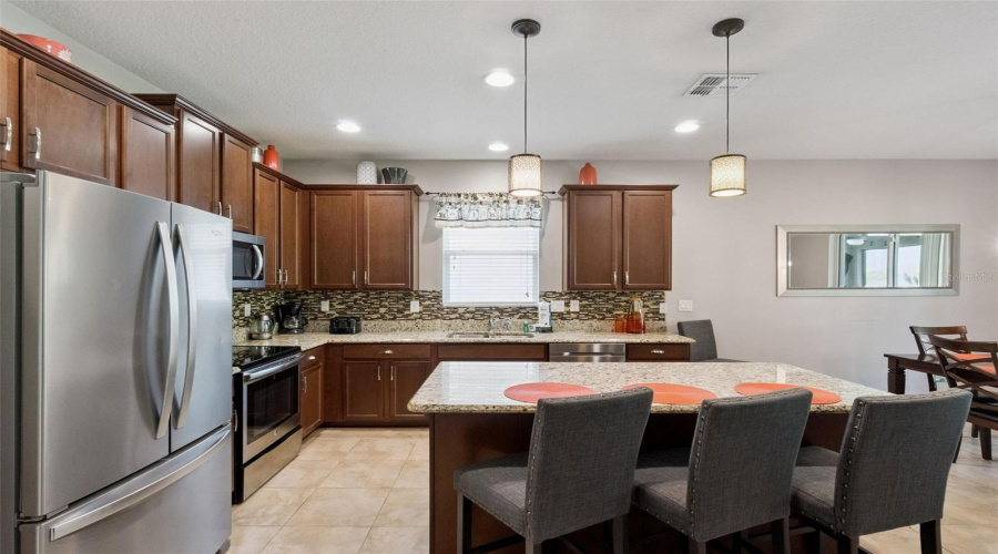 DAVENPORT, Florida 33837, 4 Bedrooms Bedrooms, ,2 BathroomsBathrooms,Residential,For Sale,BRIDGEFORD CROSSING,0,MFRO6412875