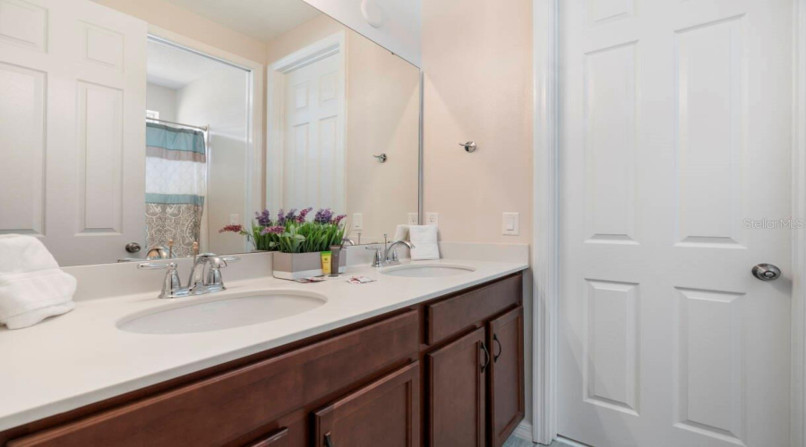 KISSIMMEE, Florida 34747, 9 Bedrooms Bedrooms, ,6 BathroomsBathrooms,Residential,For Sale,SUNSHINE RIDGE,0,MFRO6363130