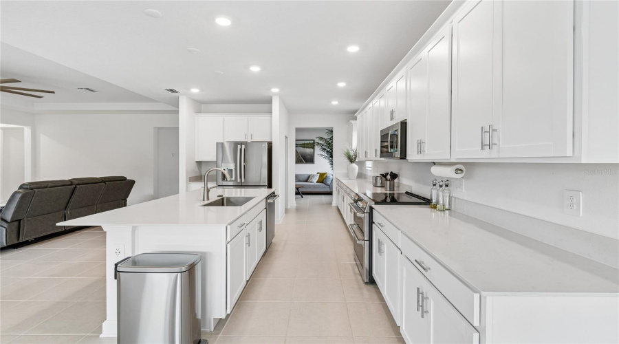 DAVENPORT, Florida 33837, 4 Bedrooms Bedrooms, ,3 BathroomsBathrooms,Residential,For Sale,DAGENHAM,0,MFRTB8514571