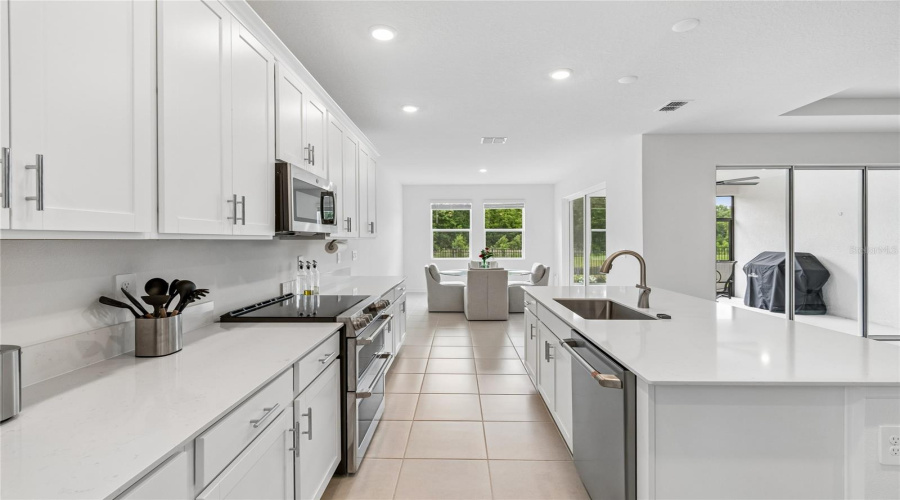 DAVENPORT, Florida 33837, 4 Bedrooms Bedrooms, ,3 BathroomsBathrooms,Residential,For Sale,DAGENHAM,0,MFRTB8514571
