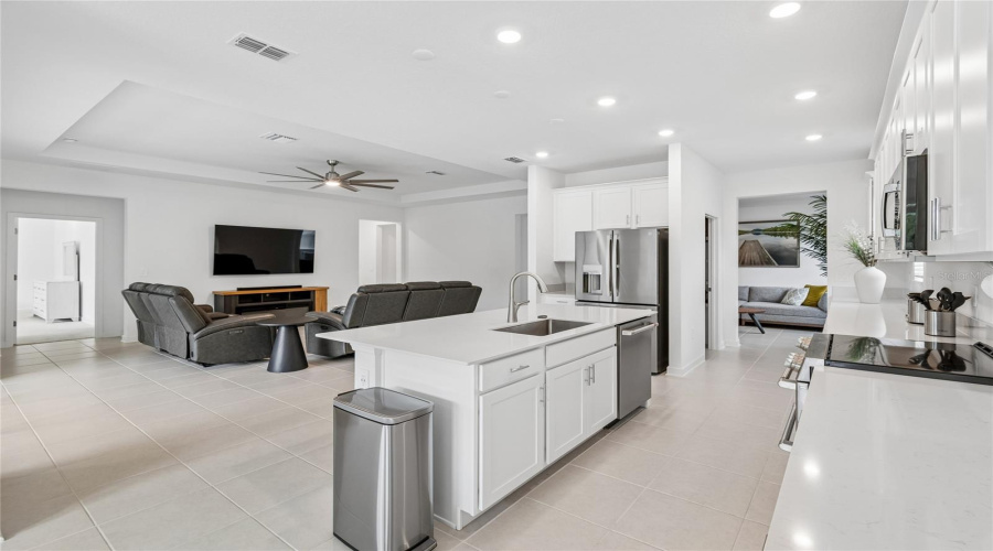 DAVENPORT, Florida 33837, 4 Bedrooms Bedrooms, ,3 BathroomsBathrooms,Residential,For Sale,DAGENHAM,0,MFRTB8514571
