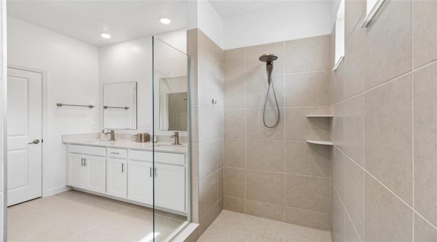 DAVENPORT, Florida 33837, 4 Bedrooms Bedrooms, ,3 BathroomsBathrooms,Residential,For Sale,DAGENHAM,0,MFRTB8514571