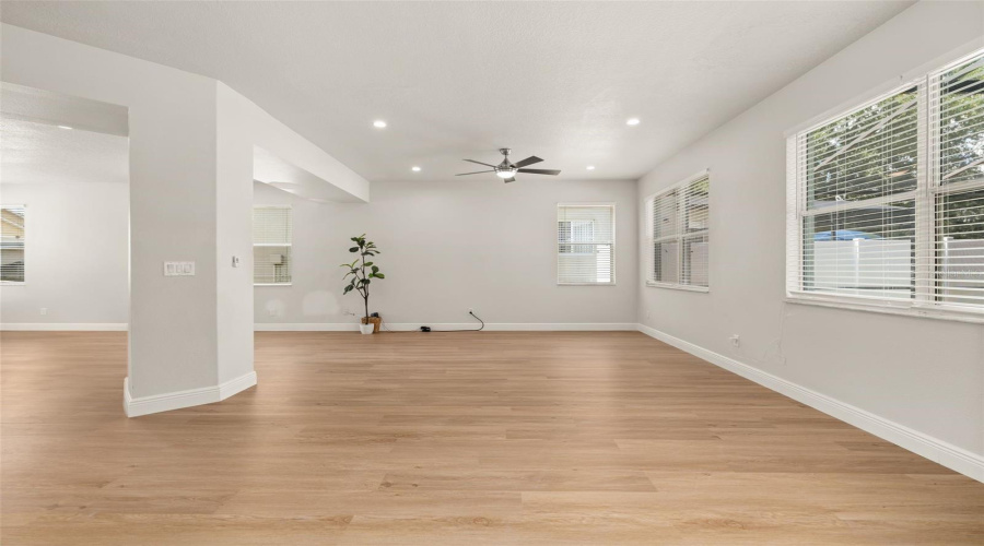 DAVENPORT, Florida 33897, 4 Bedrooms Bedrooms, ,3 BathroomsBathrooms,Residential,For Sale,KETTERING,0,MFRS5151043