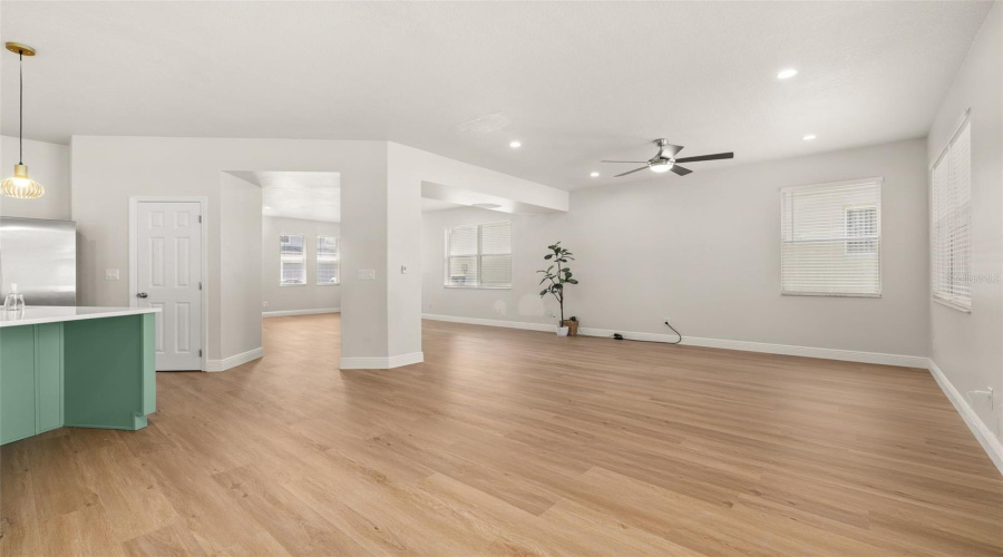 DAVENPORT, Florida 33897, 4 Bedrooms Bedrooms, ,3 BathroomsBathrooms,Residential,For Sale,KETTERING,0,MFRS5151043