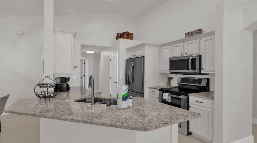 KISSIMMEE, Florida 34746, 4 Bedrooms Bedrooms, ,3 BathroomsBathrooms,Residential,For Sale,BAREFOOT BEACH,0,MFRO6412507