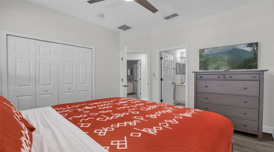 KISSIMMEE, Florida 34746, 4 Bedrooms Bedrooms, ,3 BathroomsBathrooms,Residential,For Sale,BAREFOOT BEACH,0,MFRO6412507