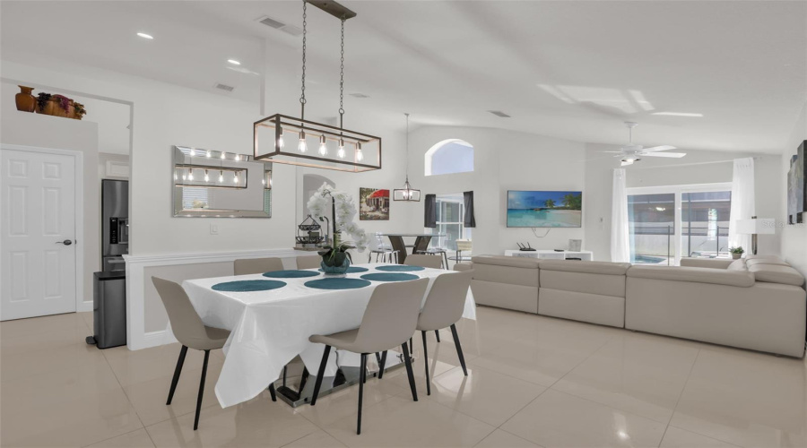 KISSIMMEE, Florida 34746, 4 Bedrooms Bedrooms, ,3 BathroomsBathrooms,Residential,For Sale,BAREFOOT BEACH,0,MFRO6412507