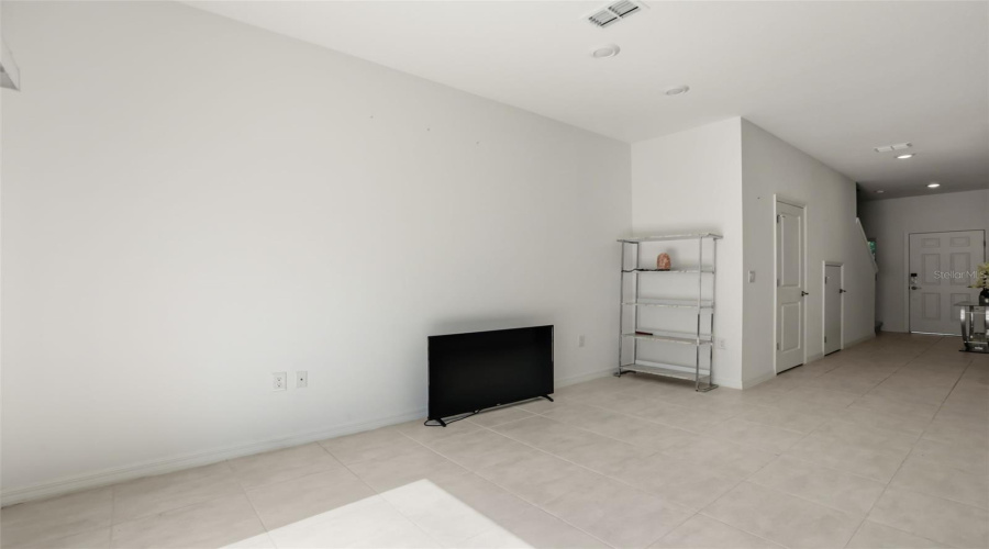 DAVENPORT, Florida 33837, 3 Bedrooms Bedrooms, ,2 BathroomsBathrooms,Residential,For Sale,CANARY,0,MFRO6412486