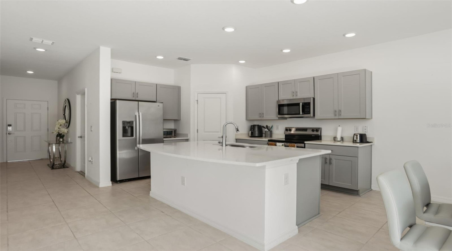 DAVENPORT, Florida 33837, 3 Bedrooms Bedrooms, ,2 BathroomsBathrooms,Residential,For Sale,CANARY,0,MFRO6412486