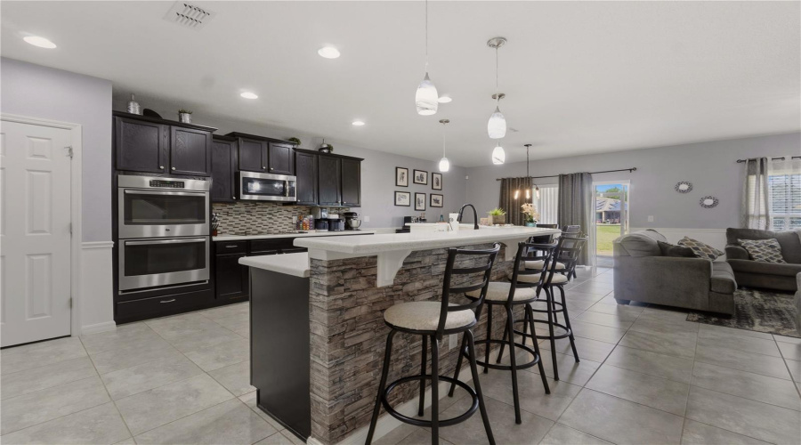 DAVENPORT, Florida 33837, 5 Bedrooms Bedrooms, ,3 BathroomsBathrooms,Residential,For Sale,GRANADA,0,MFRG5113198