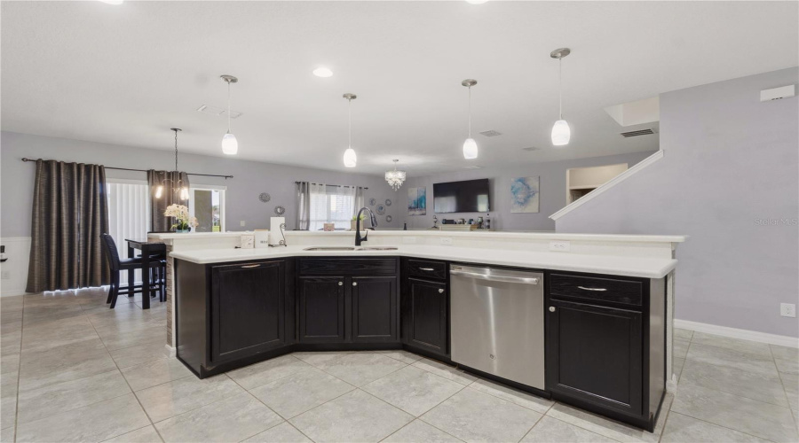 DAVENPORT, Florida 33837, 5 Bedrooms Bedrooms, ,3 BathroomsBathrooms,Residential,For Sale,GRANADA,0,MFRG5113198