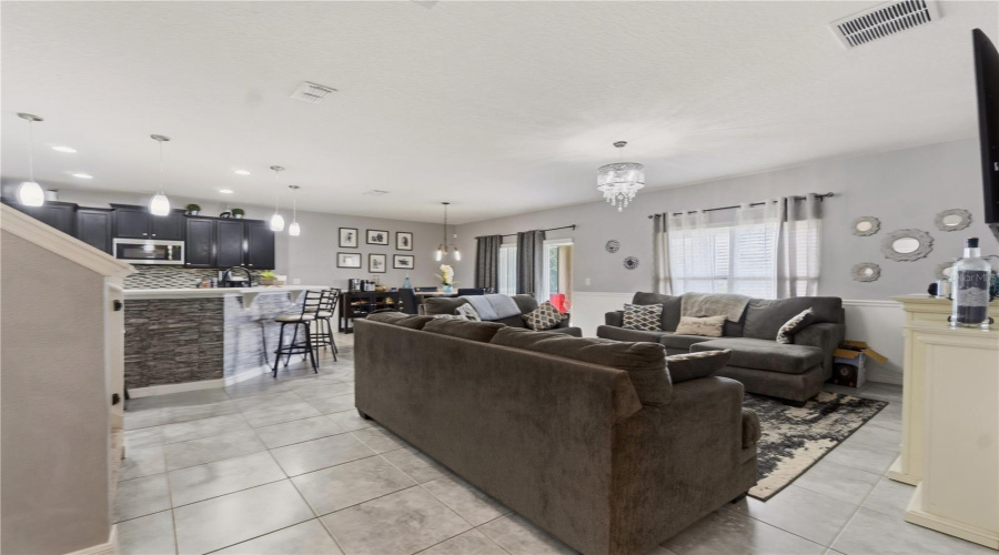 DAVENPORT, Florida 33837, 5 Bedrooms Bedrooms, ,3 BathroomsBathrooms,Residential,For Sale,GRANADA,0,MFRG5113198