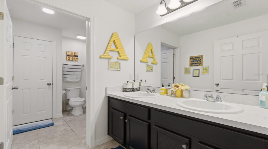 DAVENPORT, Florida 33837, 5 Bedrooms Bedrooms, ,3 BathroomsBathrooms,Residential,For Sale,GRANADA,0,MFRG5113198