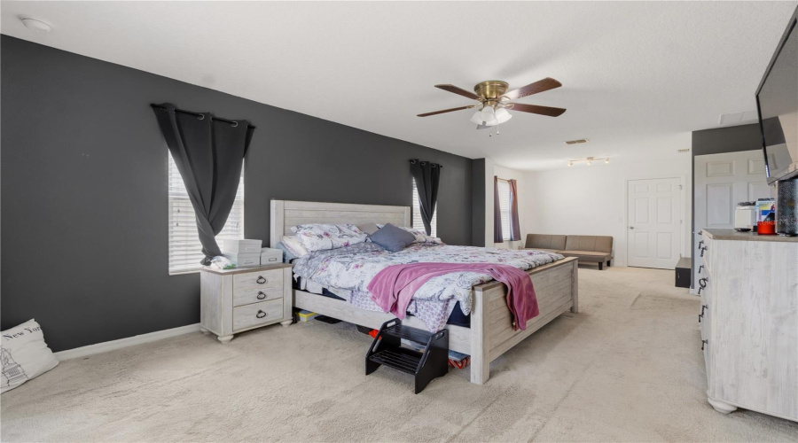 DAVENPORT, Florida 33837, 5 Bedrooms Bedrooms, ,3 BathroomsBathrooms,Residential,For Sale,GRANADA,0,MFRG5113198