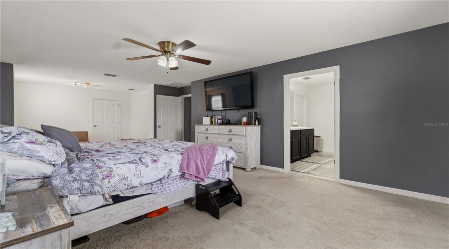 DAVENPORT, Florida 33837, 5 Bedrooms Bedrooms, ,3 BathroomsBathrooms,Residential,For Sale,GRANADA,0,MFRG5113198