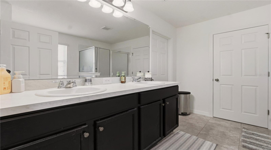DAVENPORT, Florida 33837, 5 Bedrooms Bedrooms, ,3 BathroomsBathrooms,Residential,For Sale,GRANADA,0,MFRG5113198