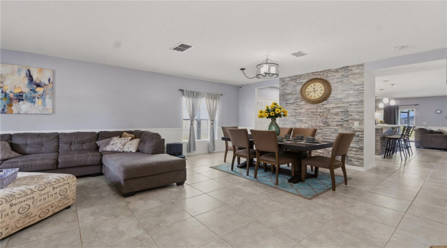 DAVENPORT, Florida 33837, 5 Bedrooms Bedrooms, ,3 BathroomsBathrooms,Residential,For Sale,GRANADA,0,MFRG5113198