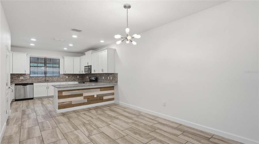 DAVENPORT, Florida 33896, 4 Bedrooms Bedrooms, ,4 BathroomsBathrooms,Residential,For Sale,SHINNECOCK HILLS,0,MFRV4948166