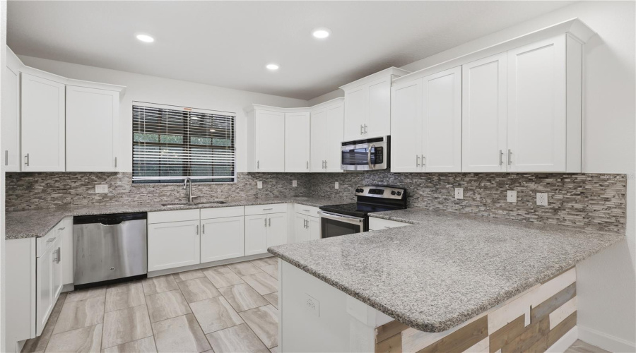 DAVENPORT, Florida 33896, 4 Bedrooms Bedrooms, ,4 BathroomsBathrooms,Residential,For Sale,SHINNECOCK HILLS,0,MFRV4948166