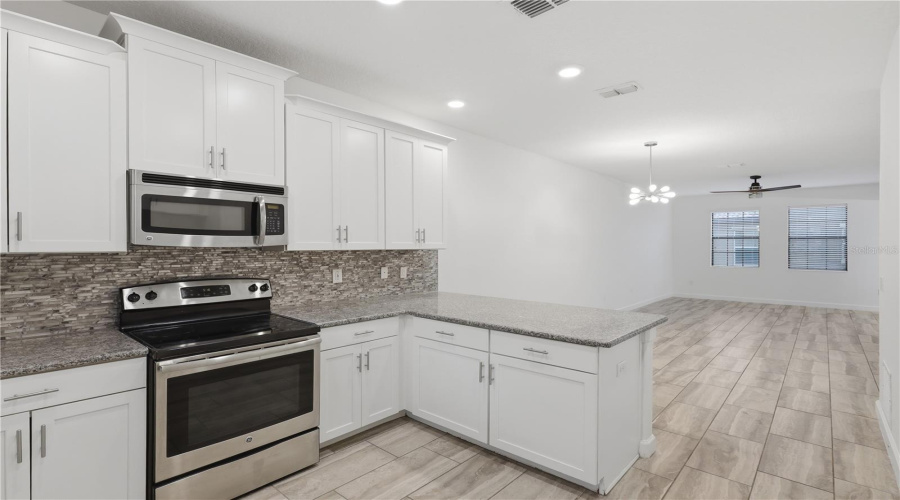 DAVENPORT, Florida 33896, 4 Bedrooms Bedrooms, ,4 BathroomsBathrooms,Residential,For Sale,SHINNECOCK HILLS,0,MFRV4948166