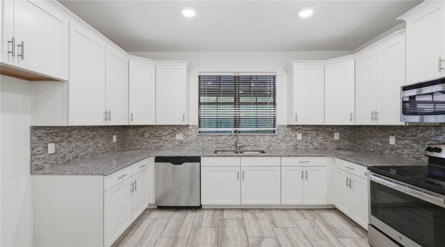 DAVENPORT, Florida 33896, 4 Bedrooms Bedrooms, ,4 BathroomsBathrooms,Residential,For Sale,SHINNECOCK HILLS,0,MFRV4948166