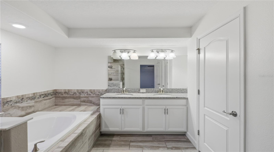 DAVENPORT, Florida 33896, 4 Bedrooms Bedrooms, ,4 BathroomsBathrooms,Residential,For Sale,SHINNECOCK HILLS,0,MFRV4948166